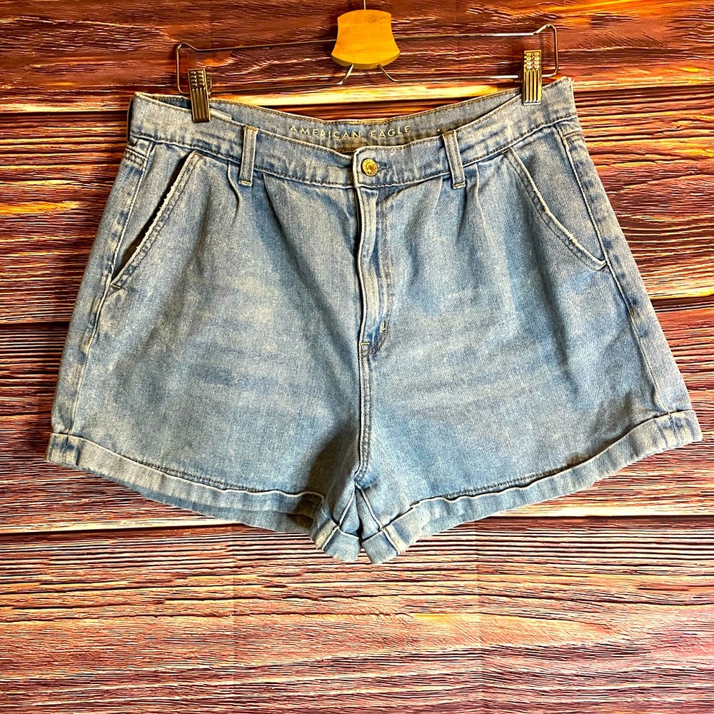 American Eagle shorts. Size 14.